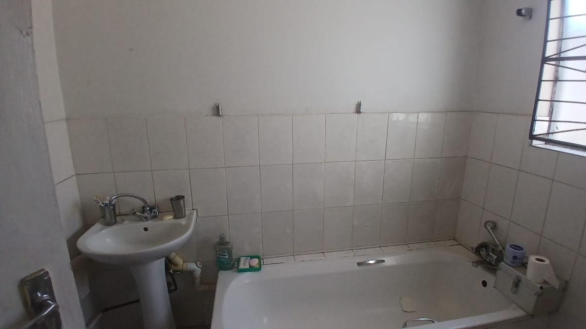 Photo 16 of 23