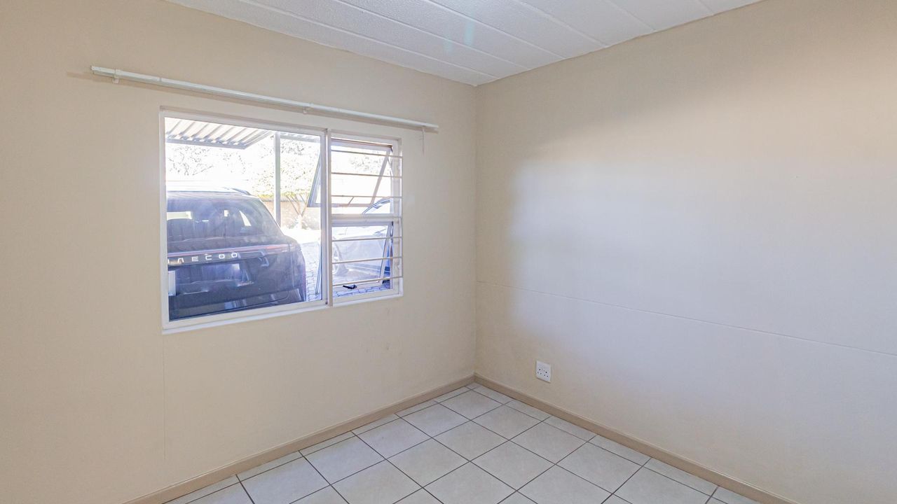 Photo 19 of 23