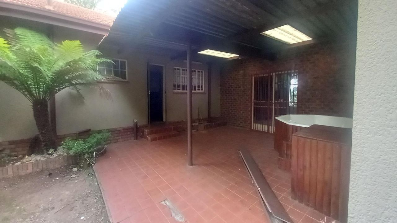 Photo 16 of 21