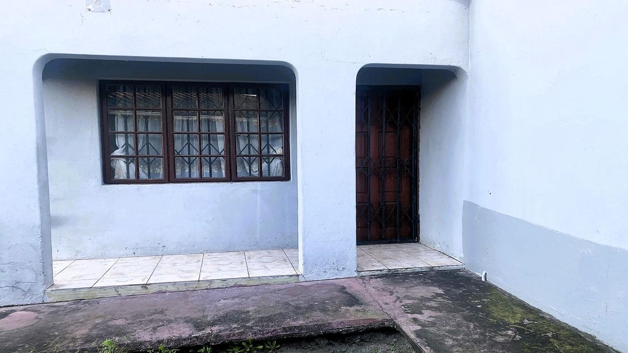 Photo 3 of 27
