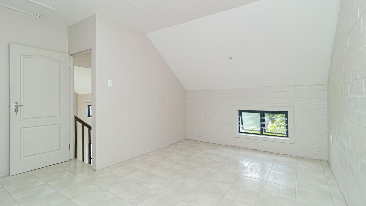 Photo 17 of 27