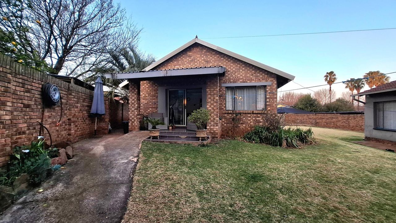 Photo 15 of 24