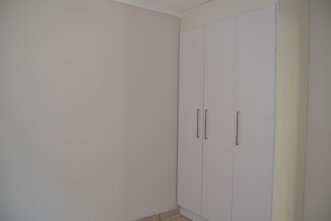 Photo 16 of 23