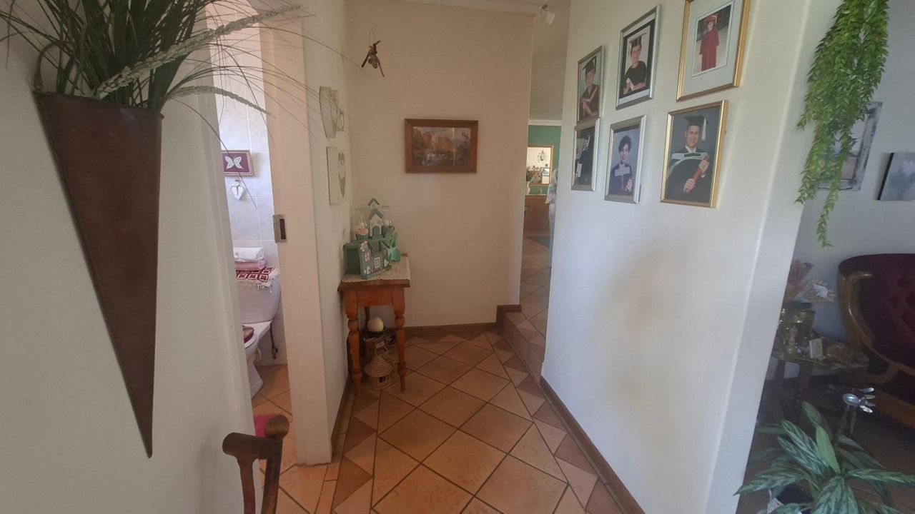 Photo 3 of 31