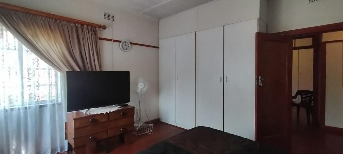 Photo 10 of 17