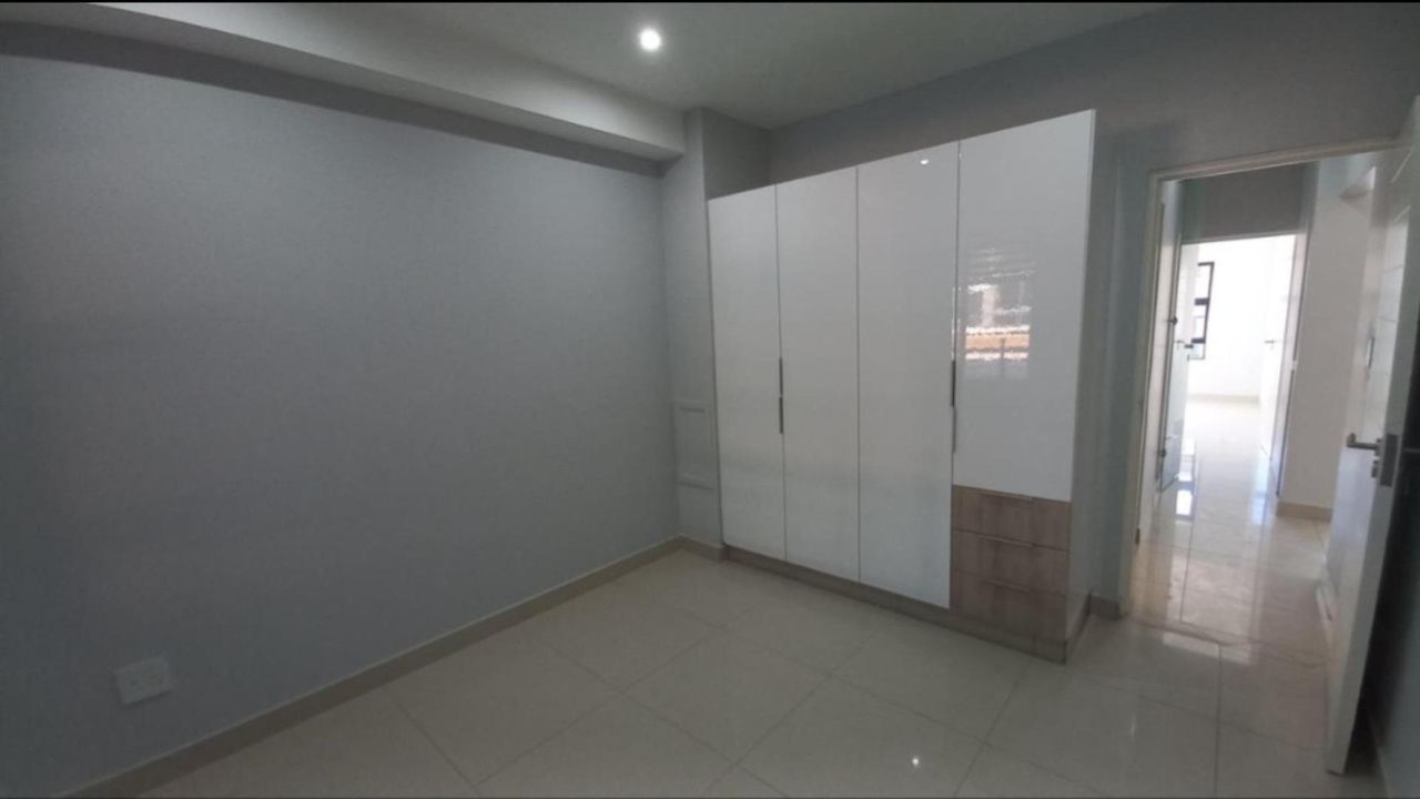 Photo 16 of 28