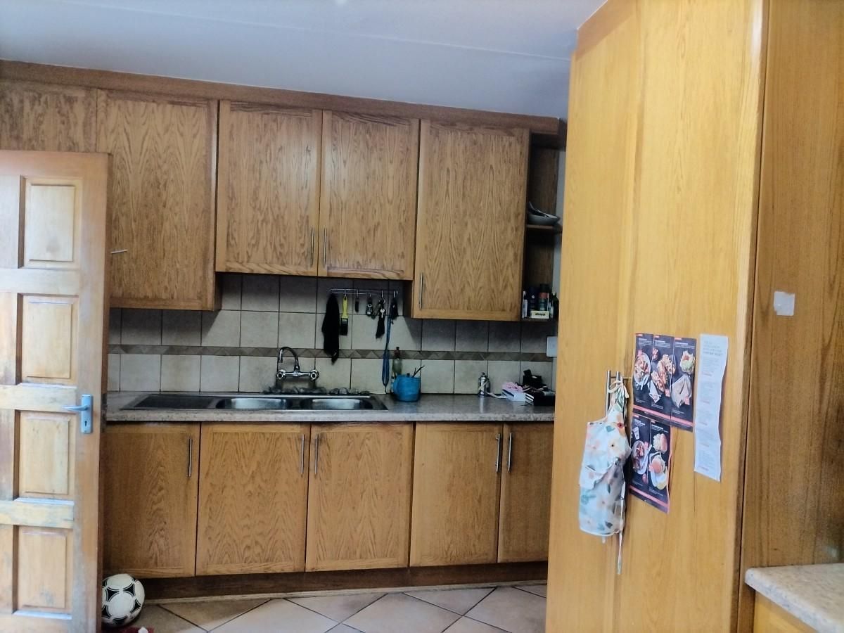 Photo 5 of 28