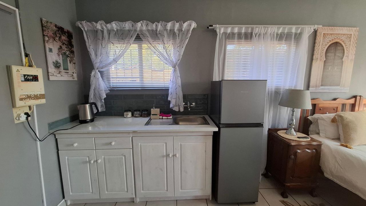 Photo 16 of 24