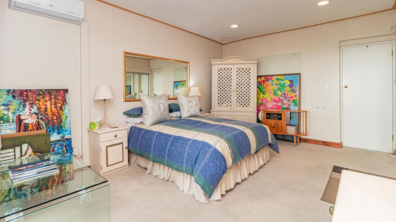 Photo of 3 Bedroom house for sale in Green Point, Cape Town