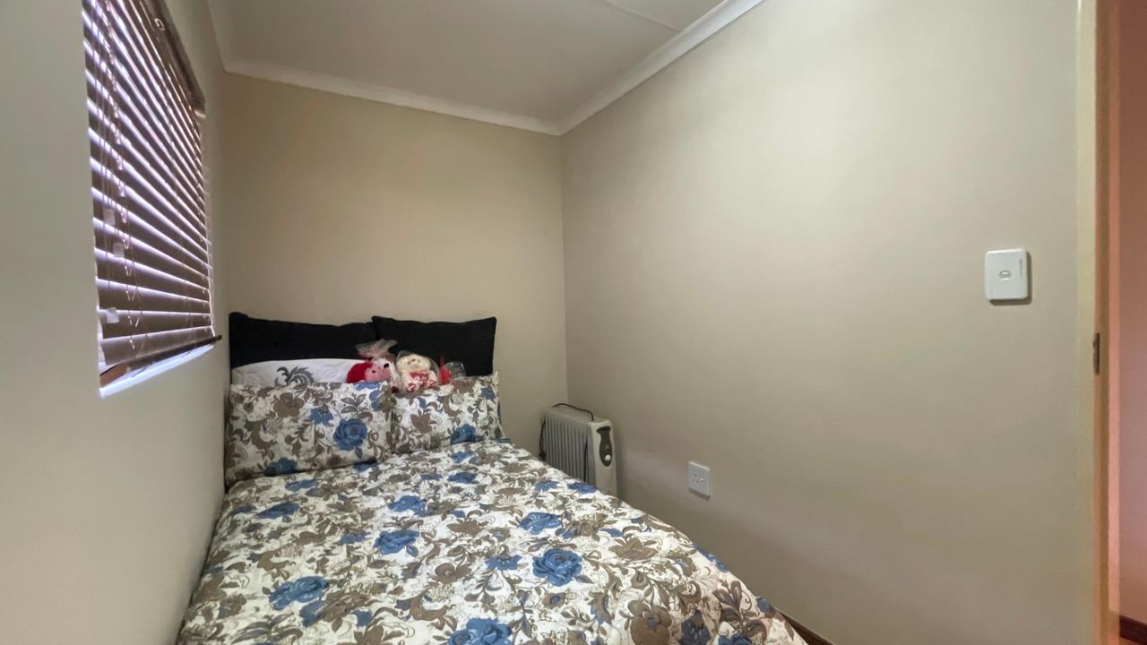 Photo 11 of 28