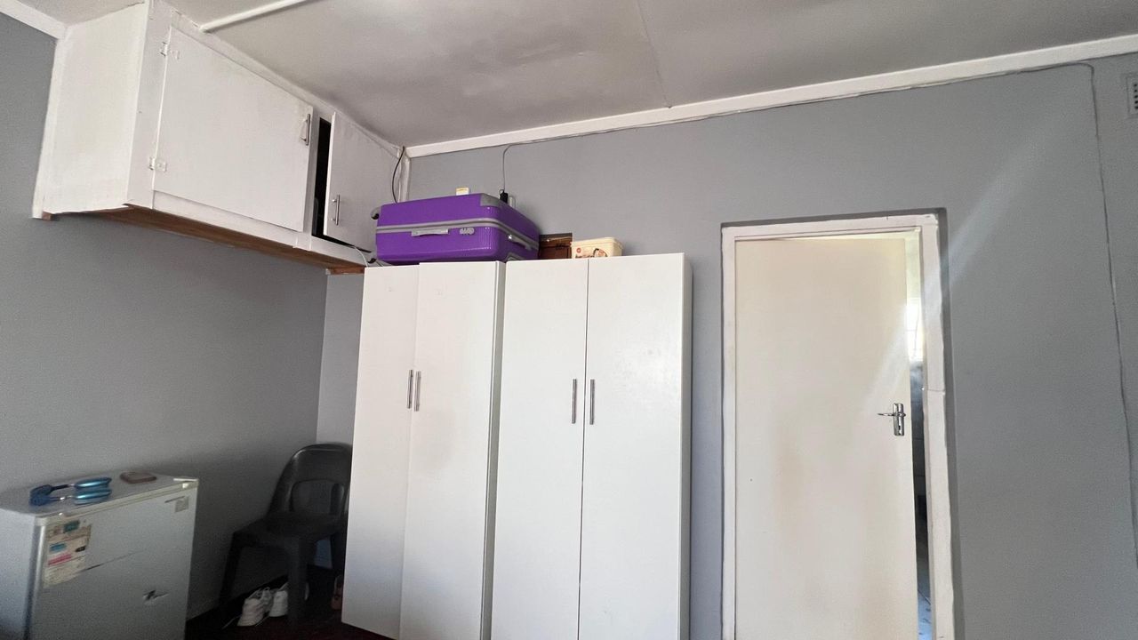 Photo 14 of 18