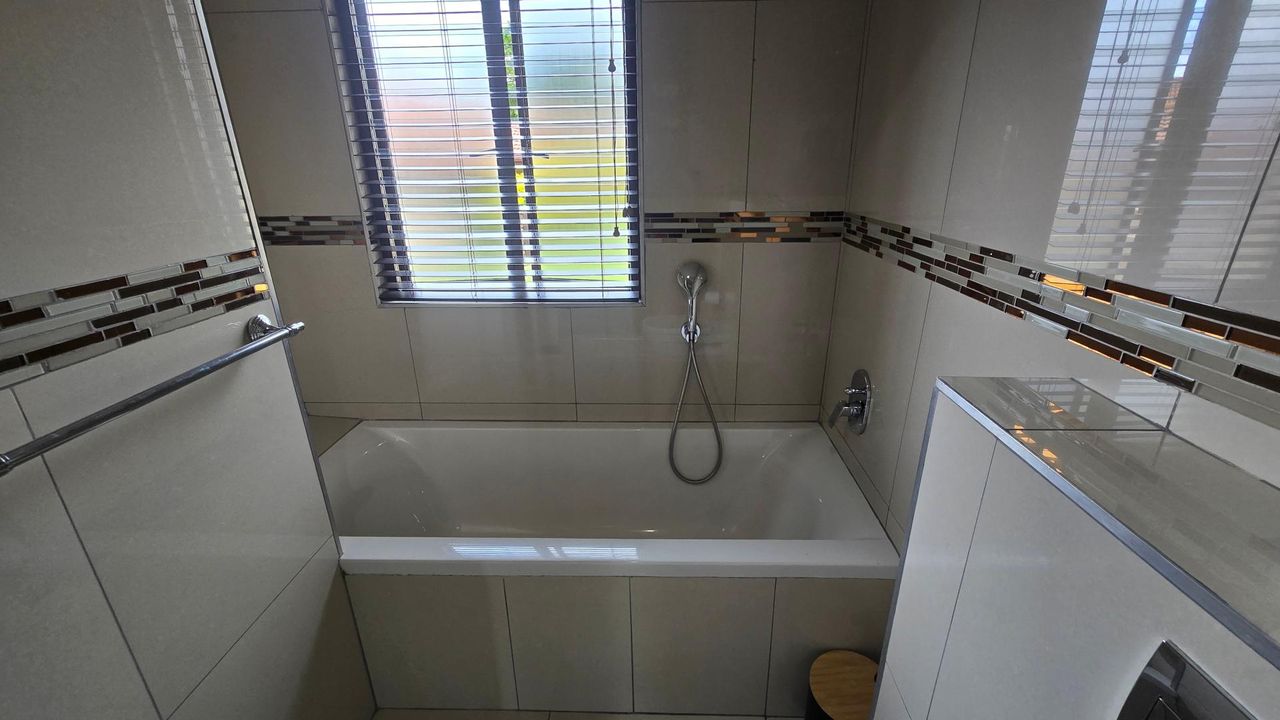 Photo 17 of 21