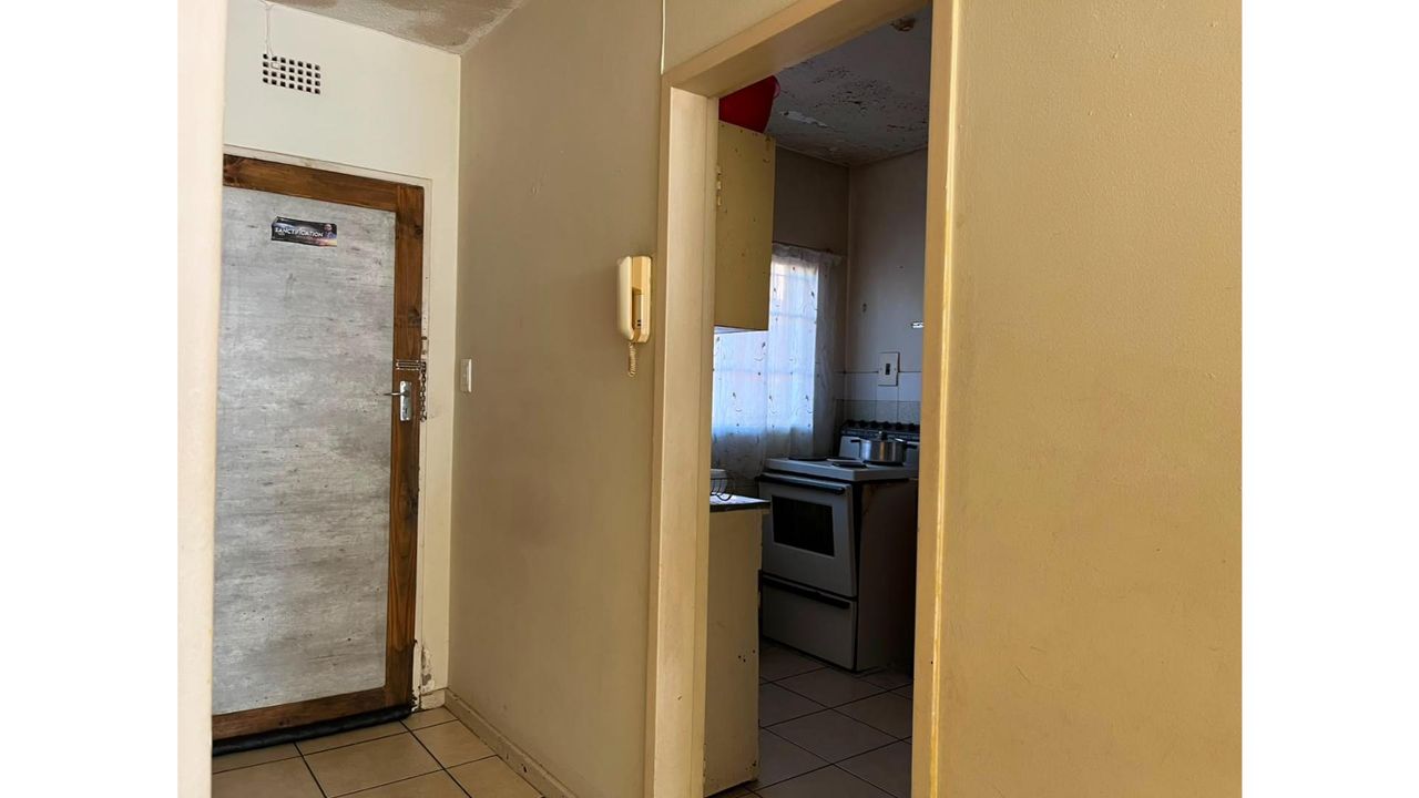 Photo 3 of 24