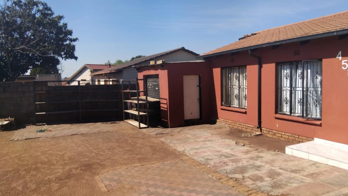 Photo 3 of 23