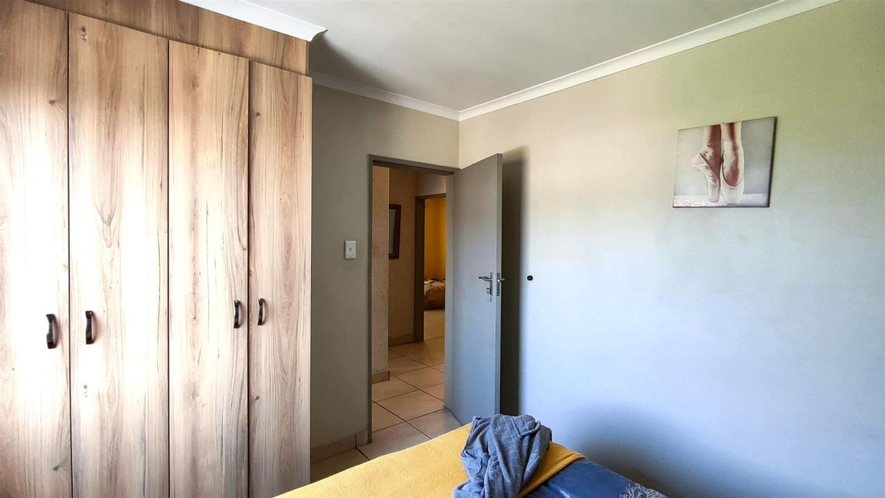 Photo 18 of 20