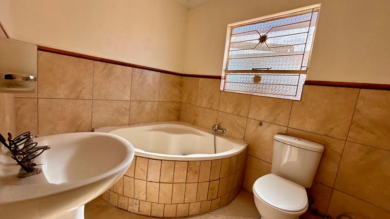 Photo 9 of 20