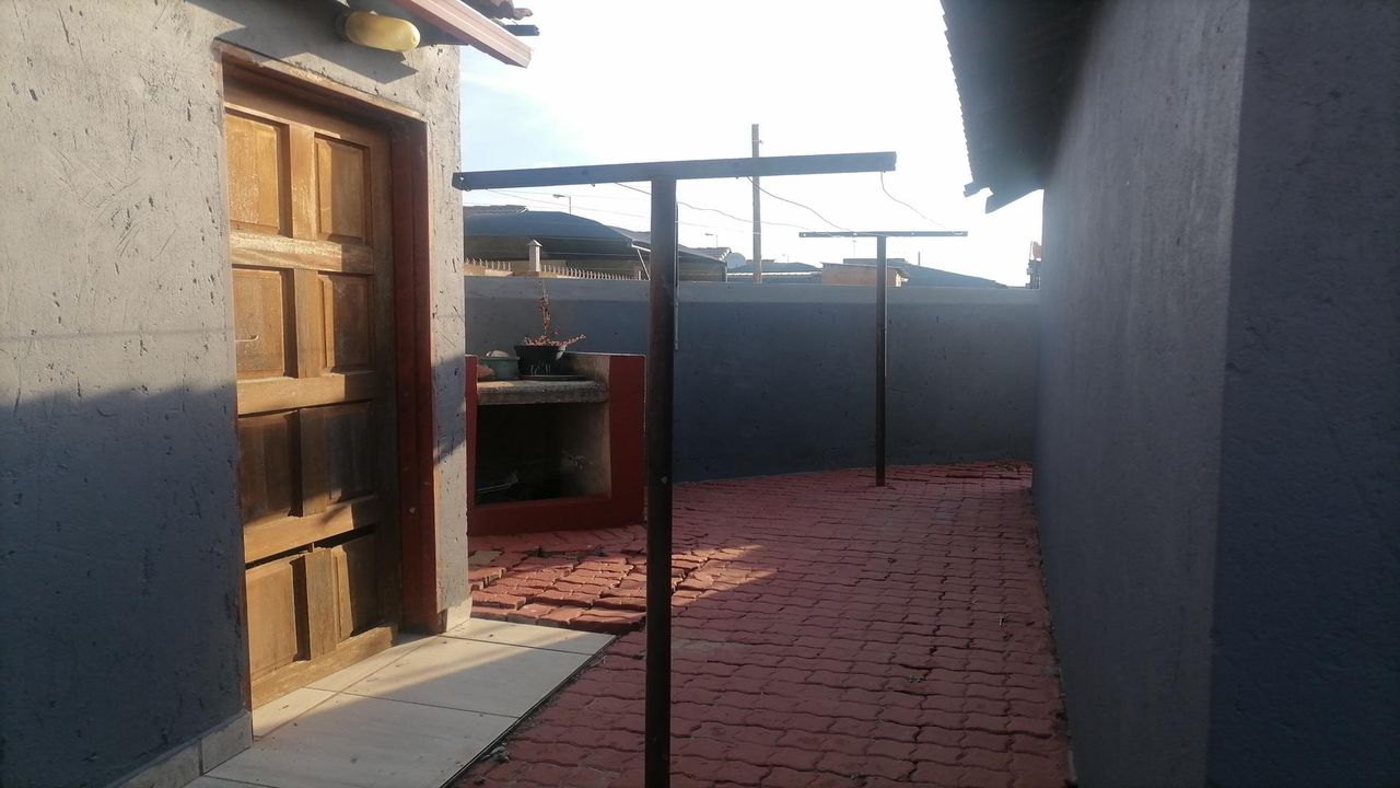 Photo 7 of 22