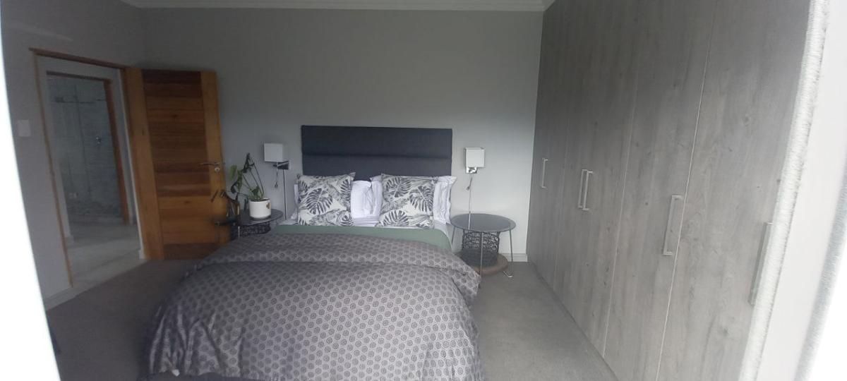 Photo 18 of 25
