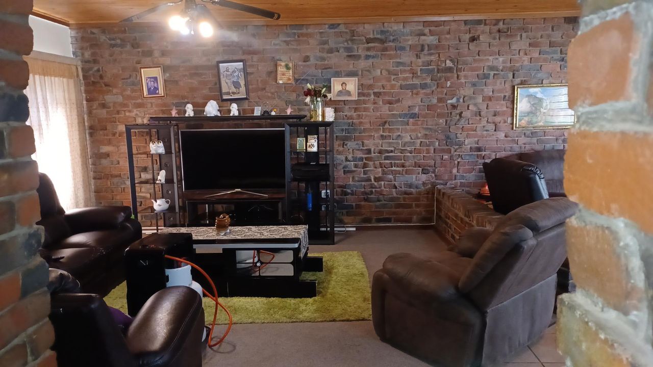 Photo 9 of 20