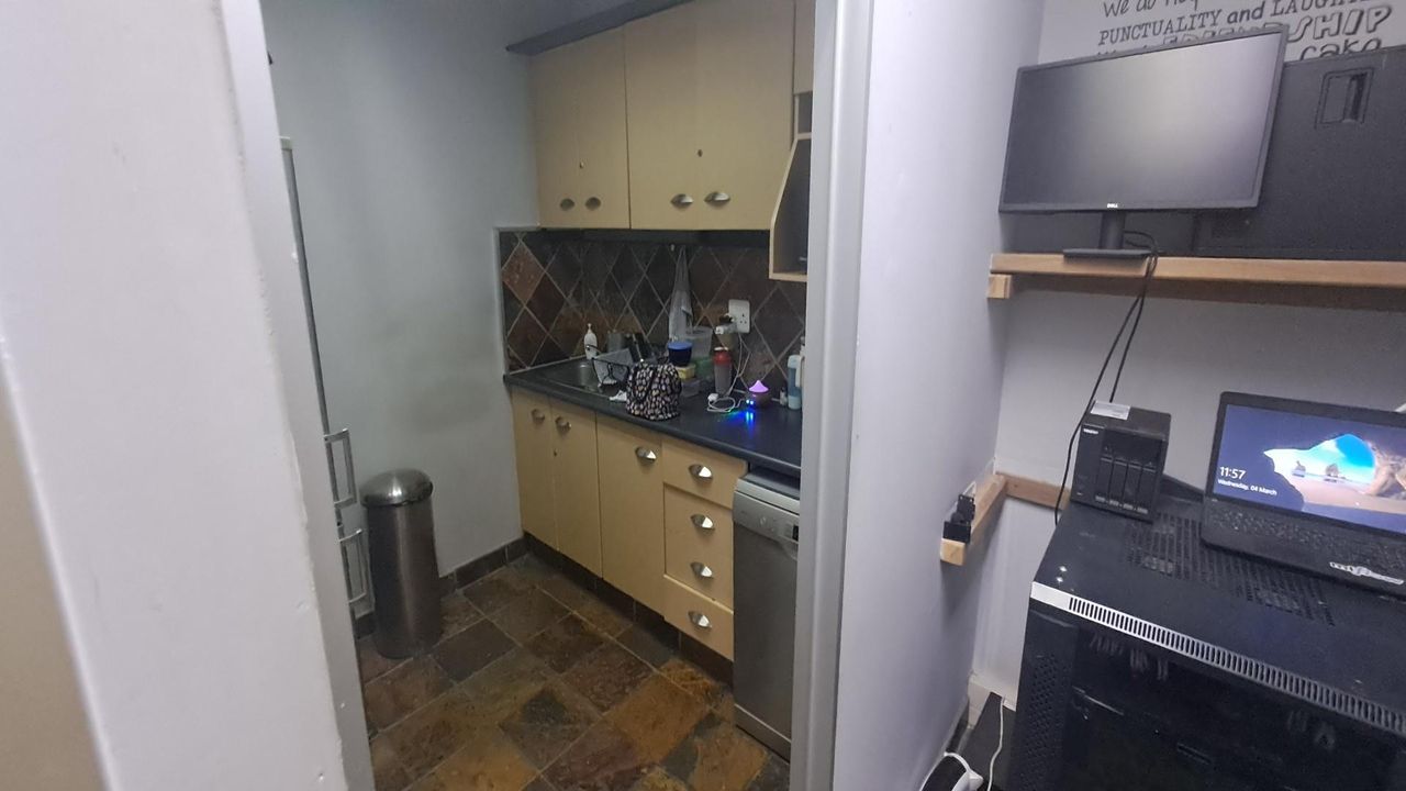 Photo 13 of 18