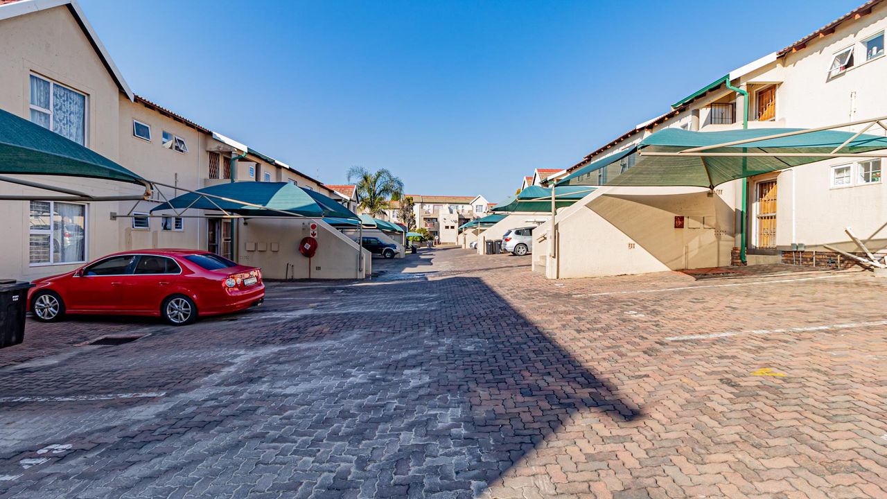 Photo of 1 Bedroom duplex loft for sale in Bromhof, Randburg