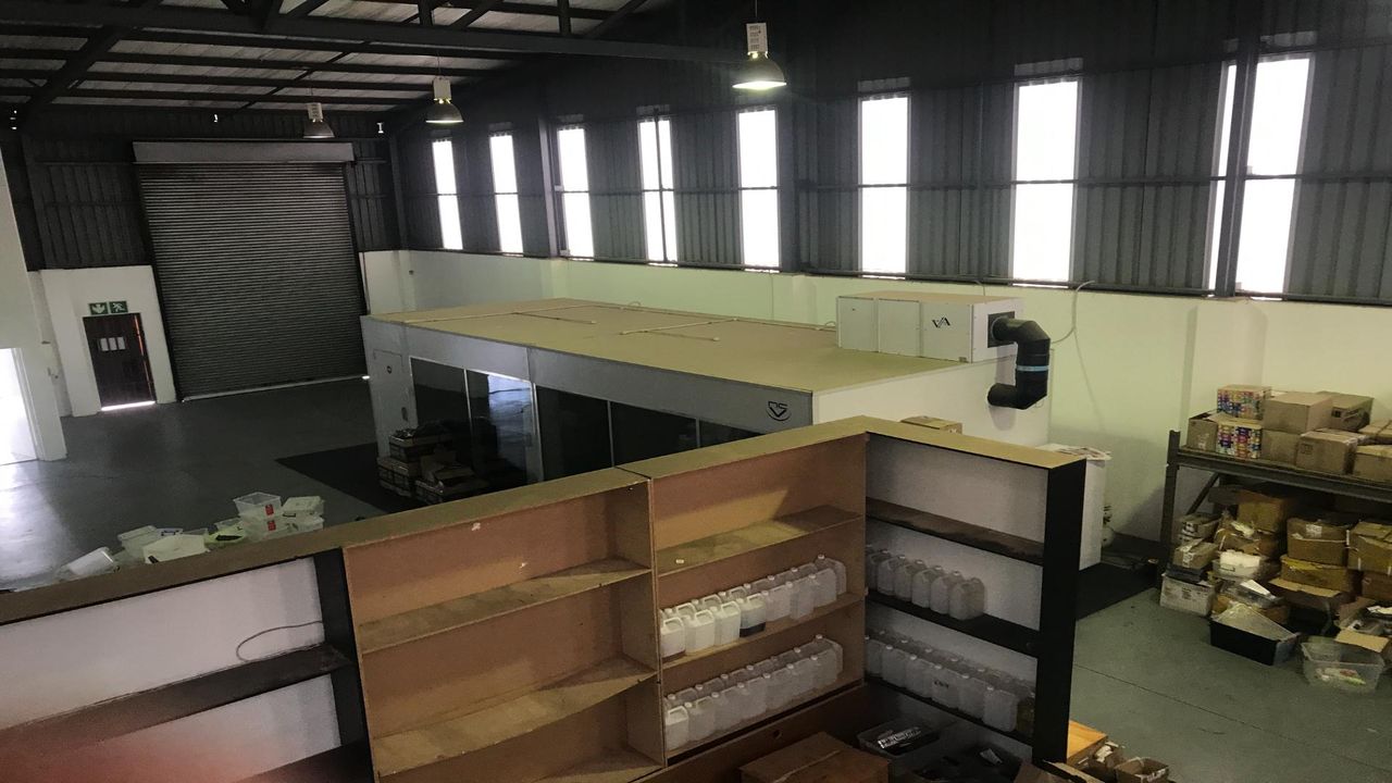 Photo 18 of 32