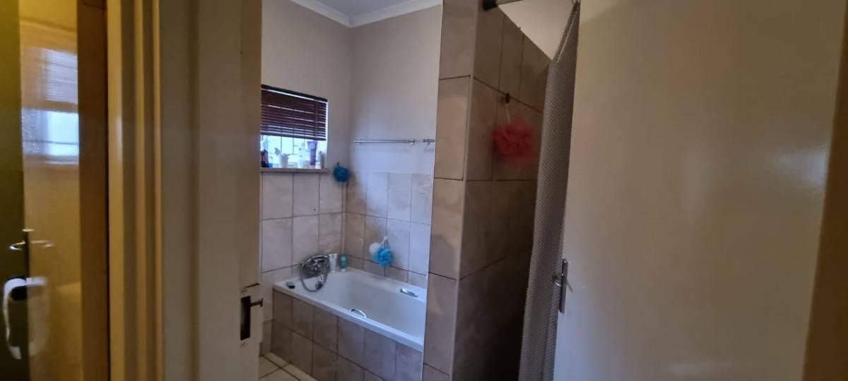 Photo 16 of 19