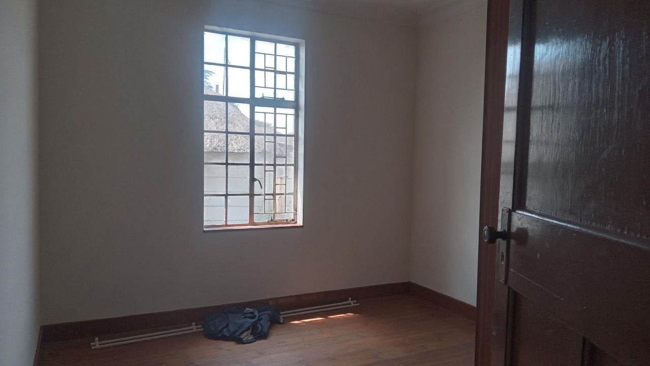 Photo 18 of 28