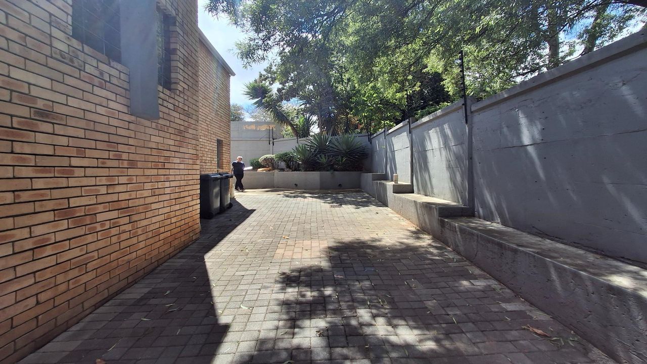Photo 29 of 37