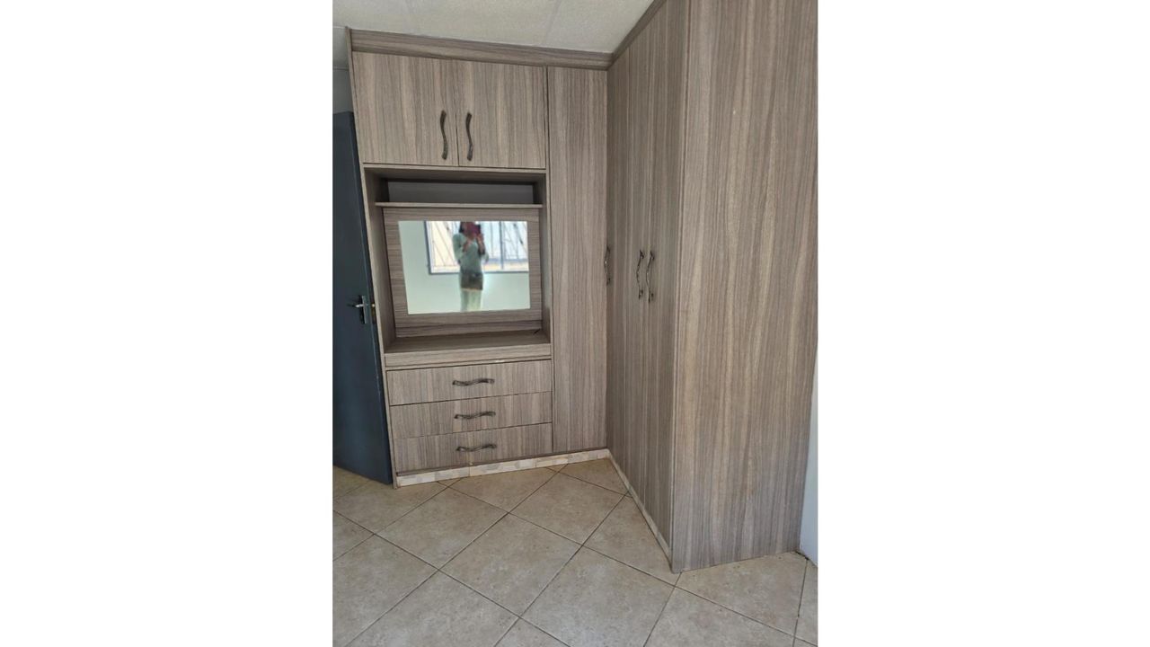 Photo 7 of 12