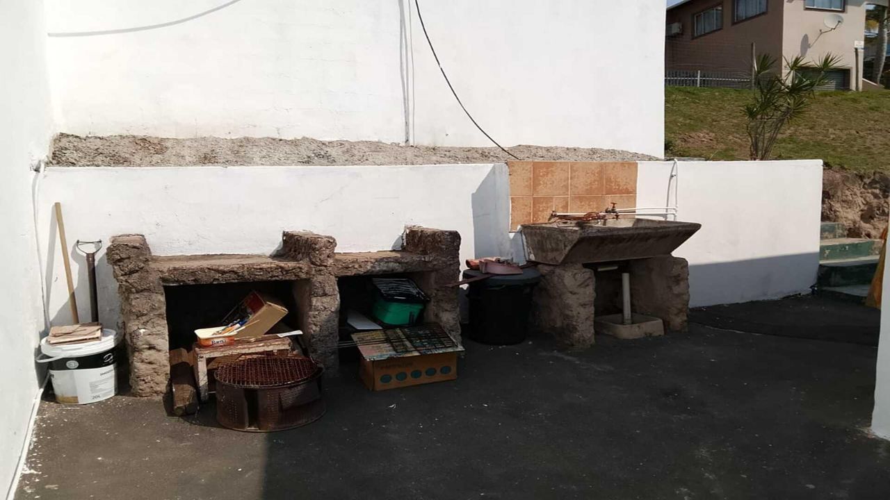Photo 8 of 27
