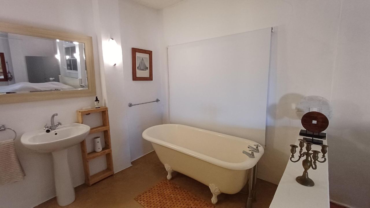 Photo 13 of 27