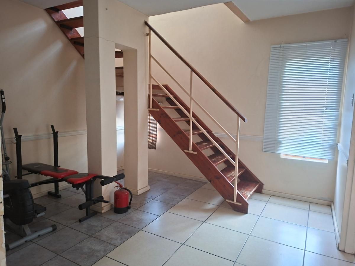 Photo 7 of 25