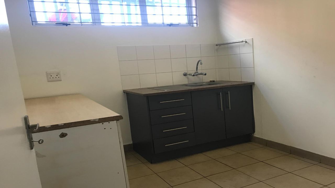 Photo 16 of 24
