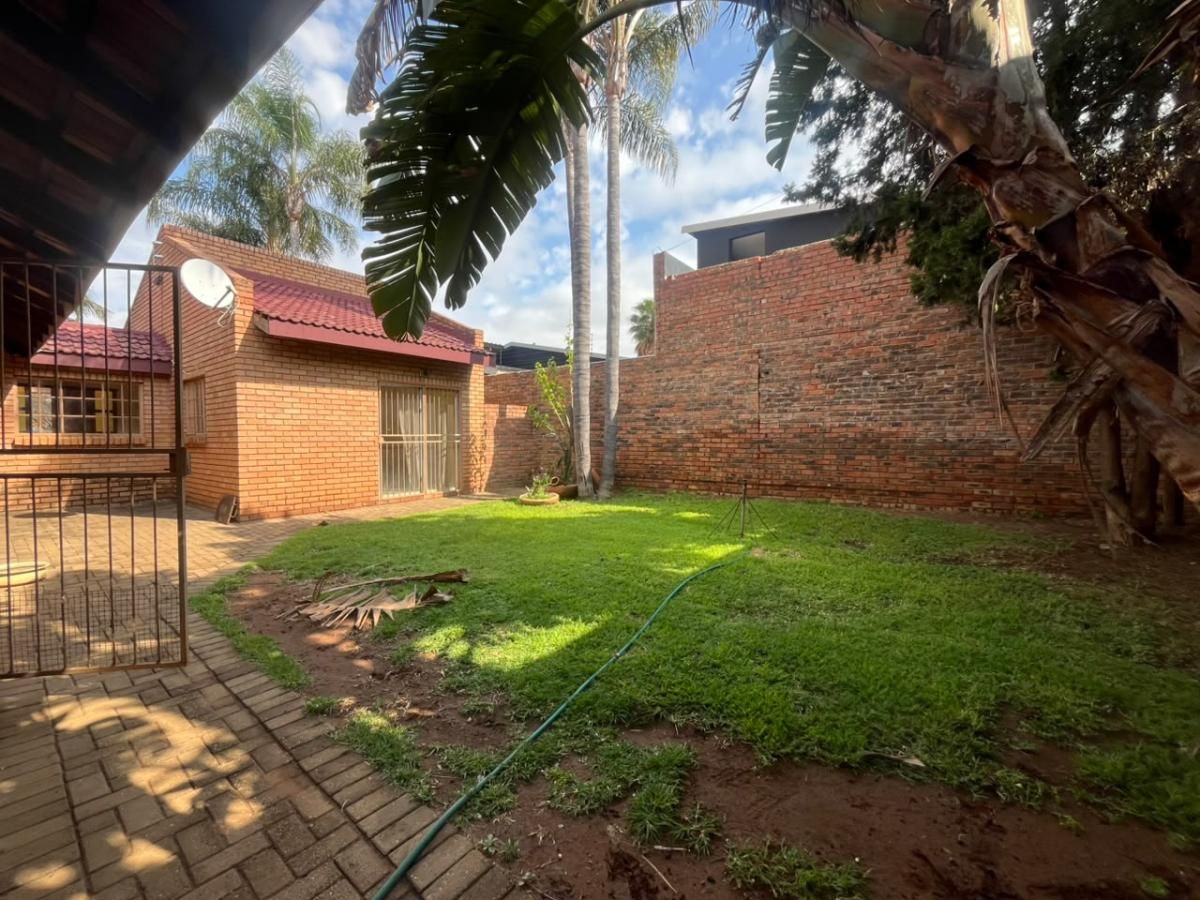 Photo 19 of 23