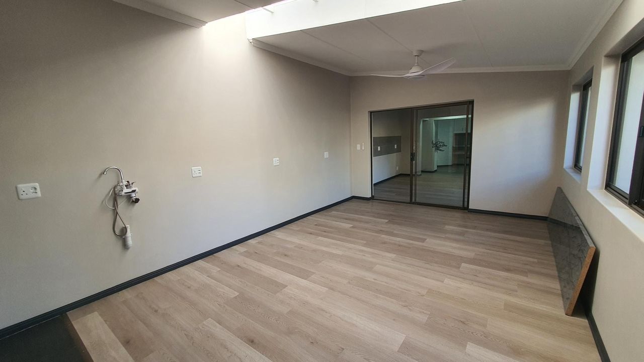 Photo 6 of 28