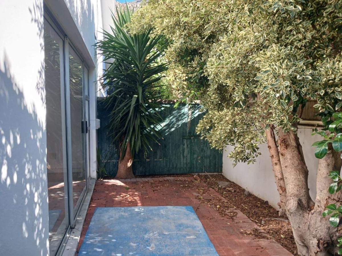 Photo of 2 Bedroom house rented in Lakeside, Cape Town