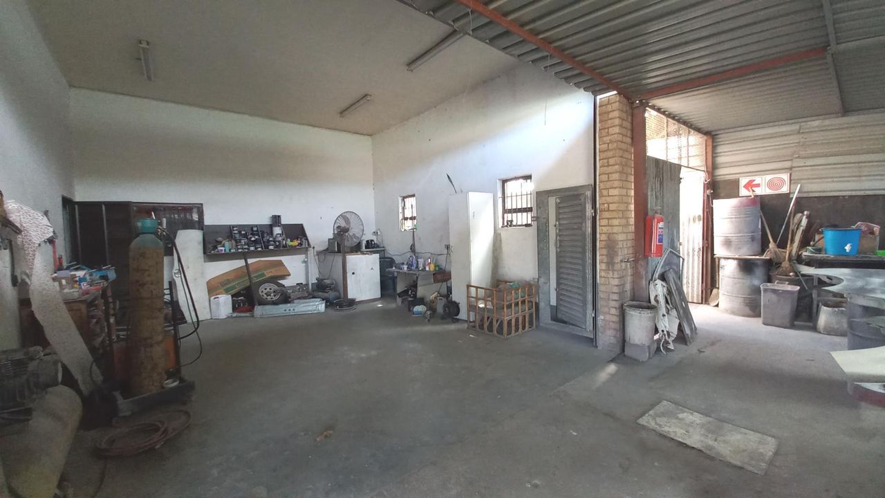 Photo 18 of 20