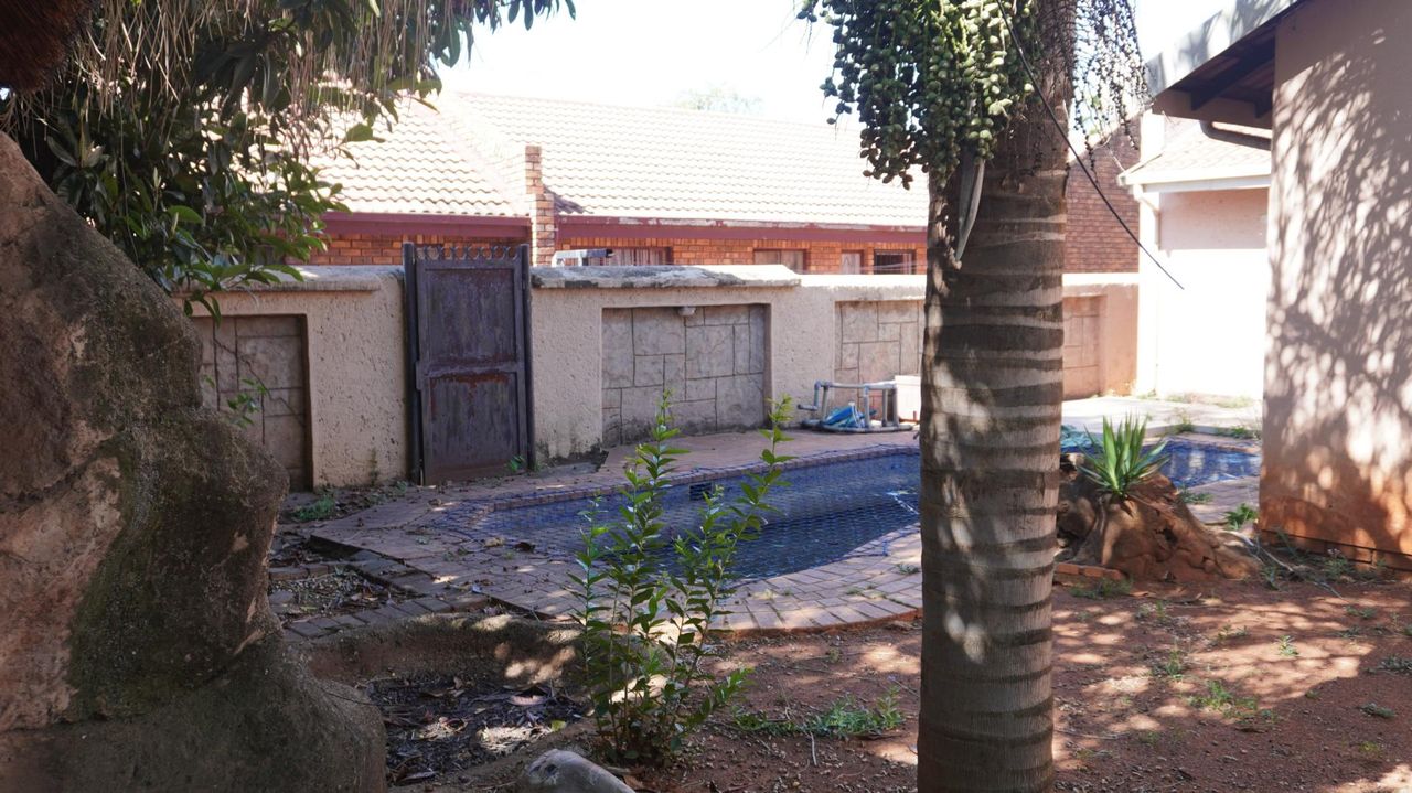 Photo 9 of 14