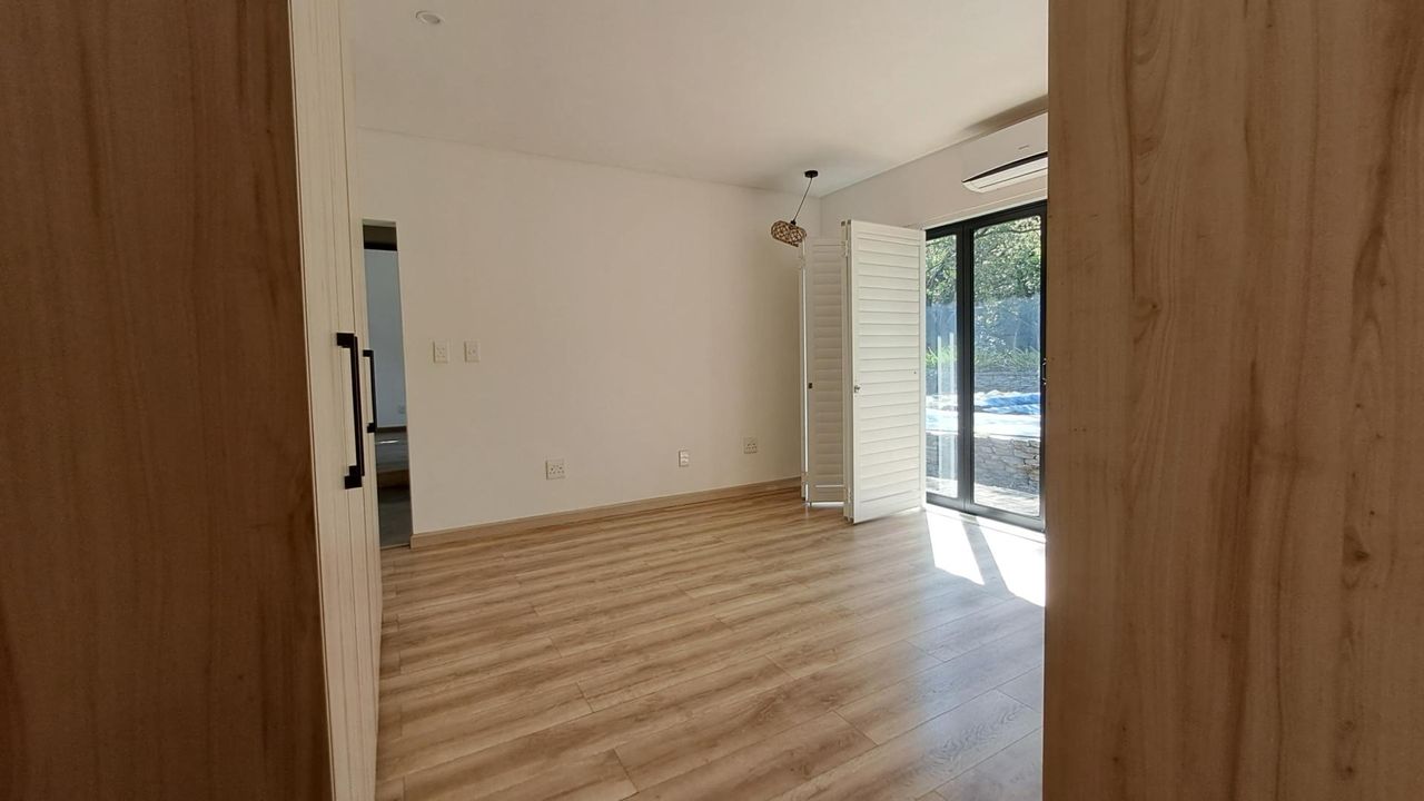 Photo 13 of 21