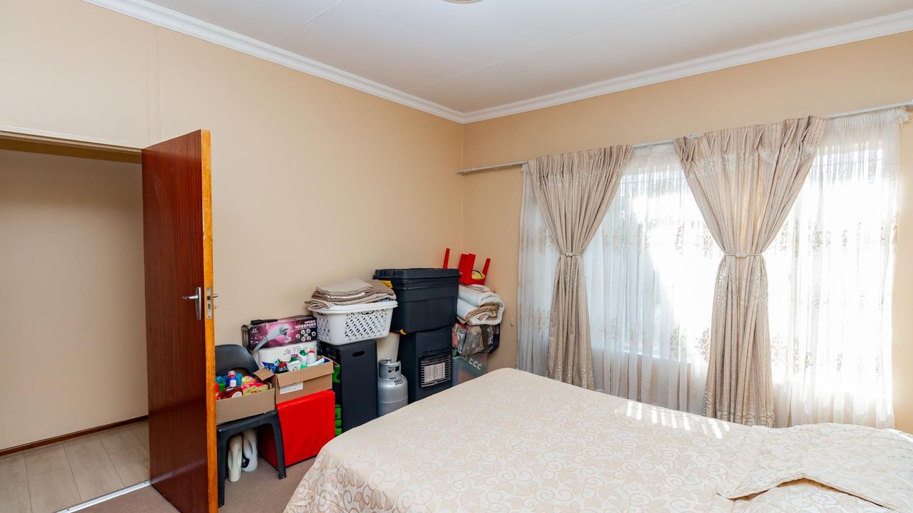 Photo 19 of 28