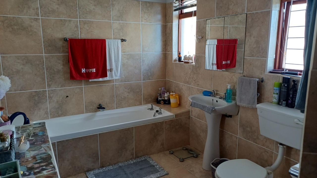 Photo 18 of 29