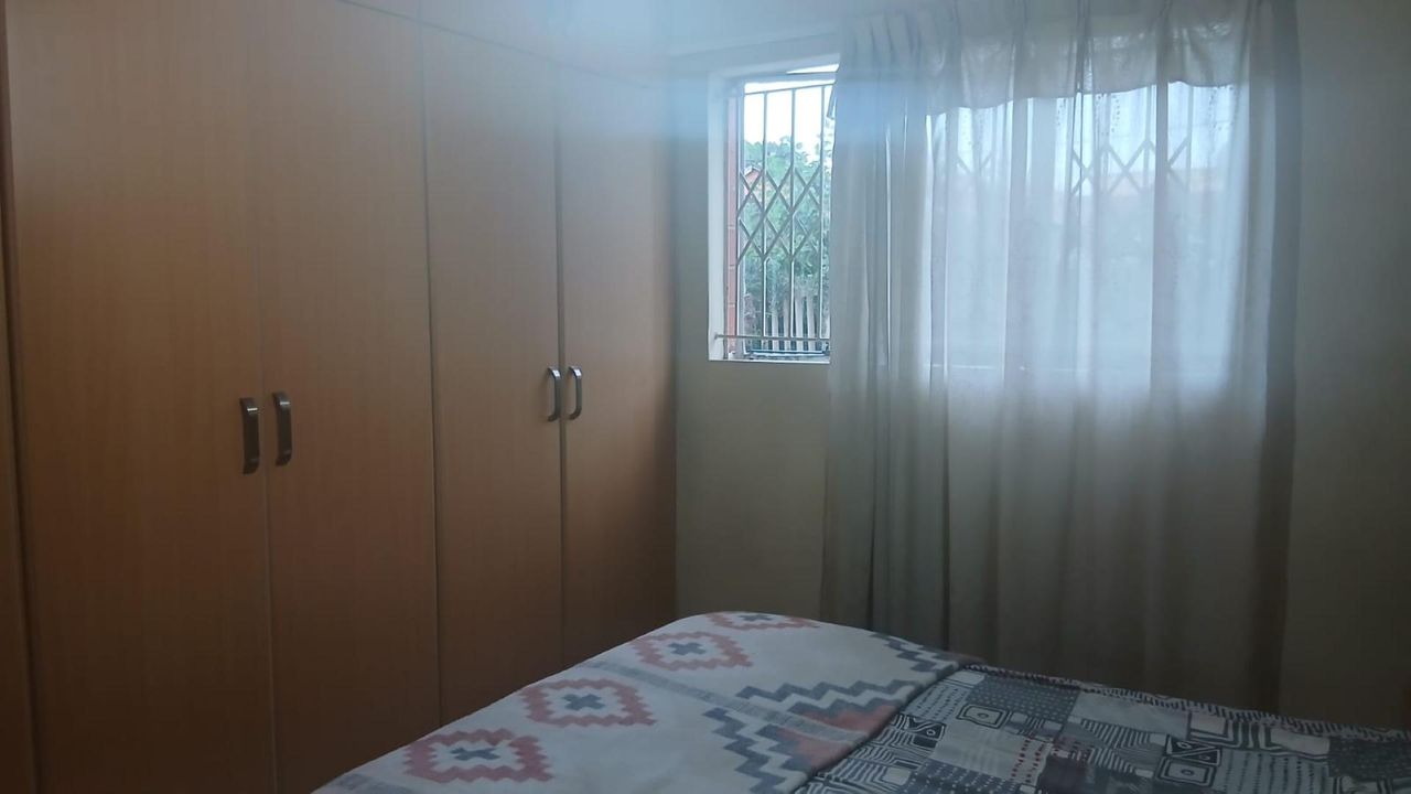 Photo 9 of 18