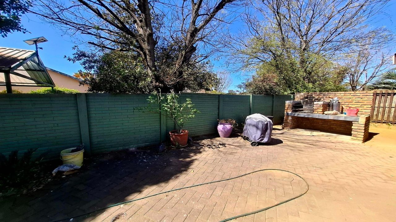 Photo 19 of 23