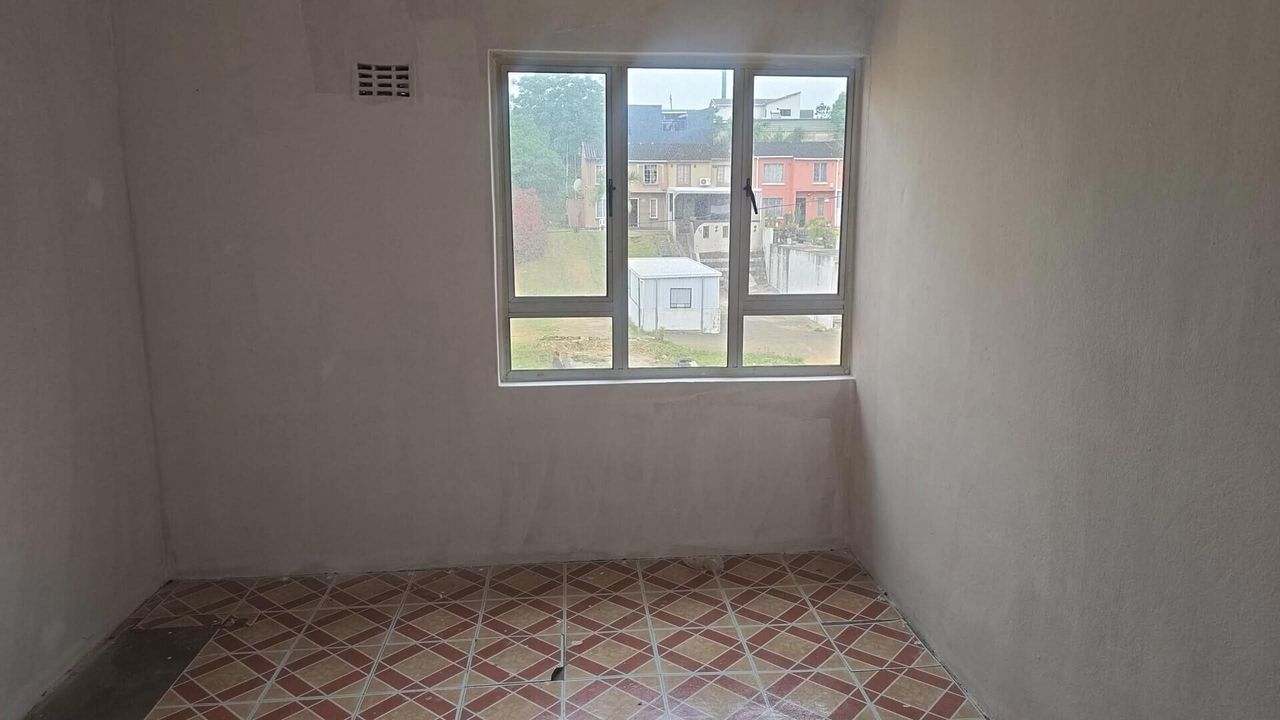 Photo 17 of 28