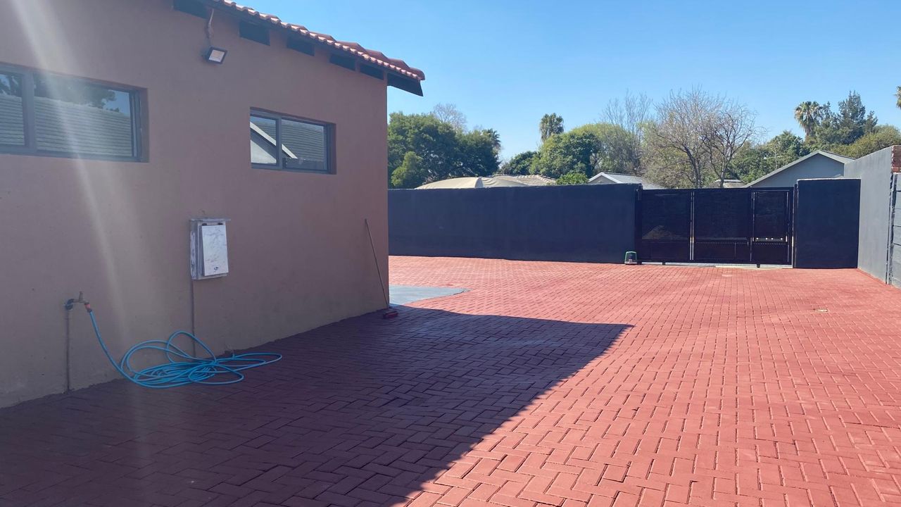 Photo 2 of 34