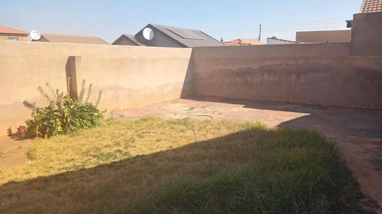 Photo 15 of 22