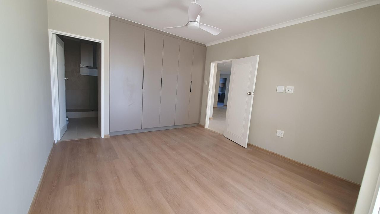 Photo 18 of 28