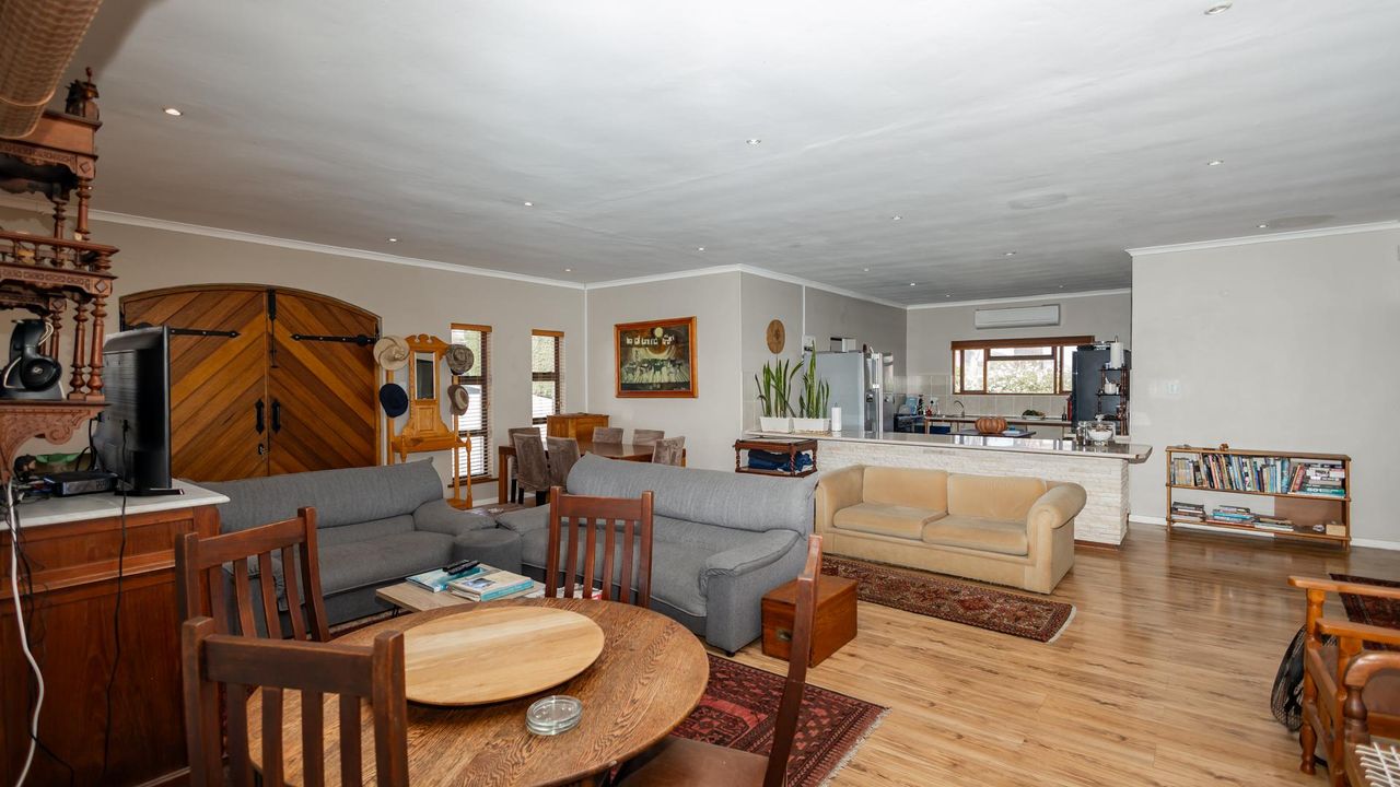 Photo of 6 Bedroom house sold in Middedorp, Langebaan