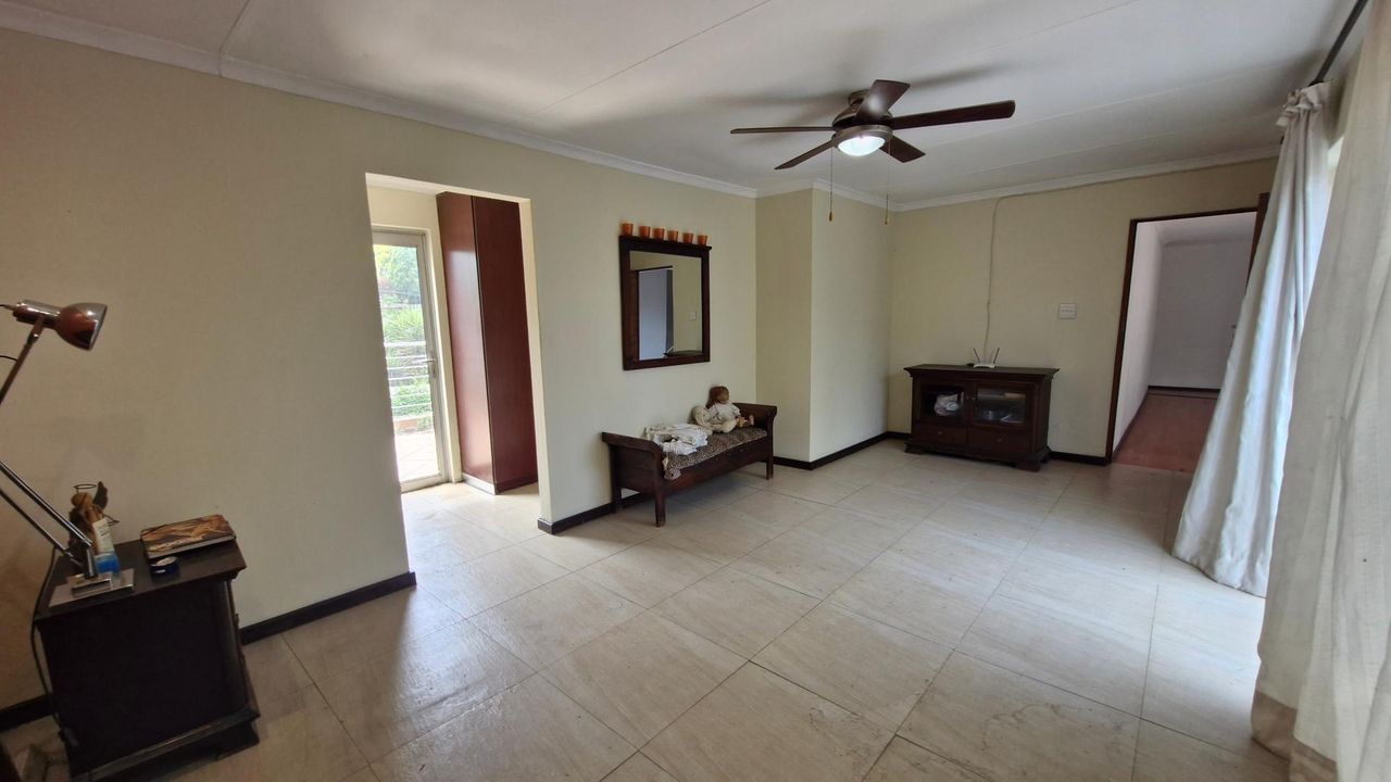 Photo 14 of 28